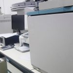 Un cromatógrafo en un laboratorio